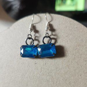 Silvertone Hook Teal Rectangle Dangle Earrings NWT Tony Alexander Jewelry Style